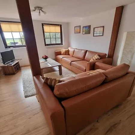 Schoene Mit Garten In Robertsdorf, Cleaning Included