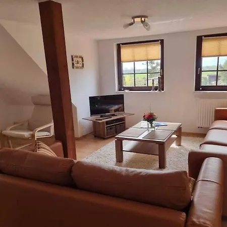 Schoene Mit Garten In Robertsdorf, Cleaning Included 아파트 *