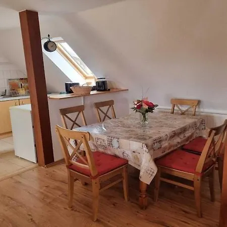 Schoene Mit Garten In Robertsdorf, Cleaning Included *