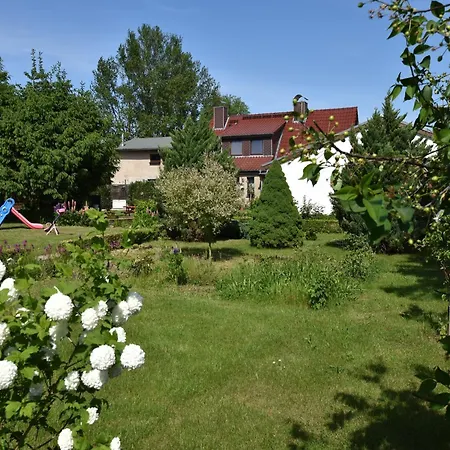 아파트 Schoene Mit Garten In Robertsdorf, Cleaning Included