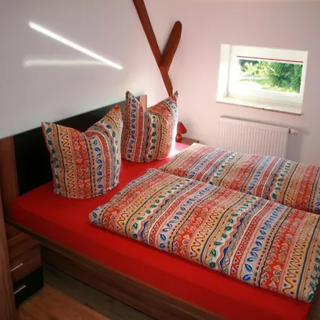 Schoene Mit Garten In Robertsdorf, Cleaning Included 아파트