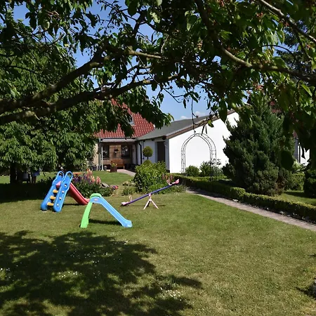 Schoene Mit Garten In Robertsdorf, Cleaning Included