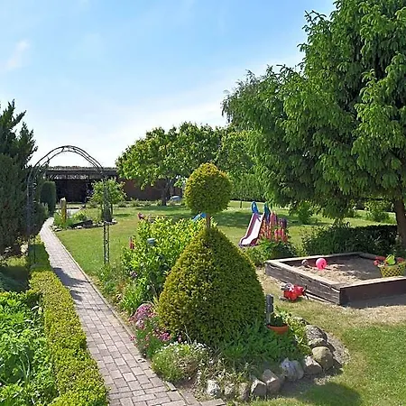 Schoene Mit Garten In Robertsdorf, Cleaning Included *
