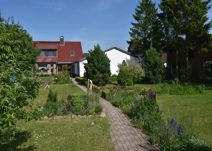 Schoene Mit Garten In Robertsdorf, Cleaning Included Daire Blowatz