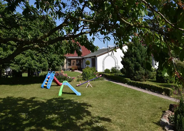 Schoene Mit Garten In Robertsdorf, Cleaning Included