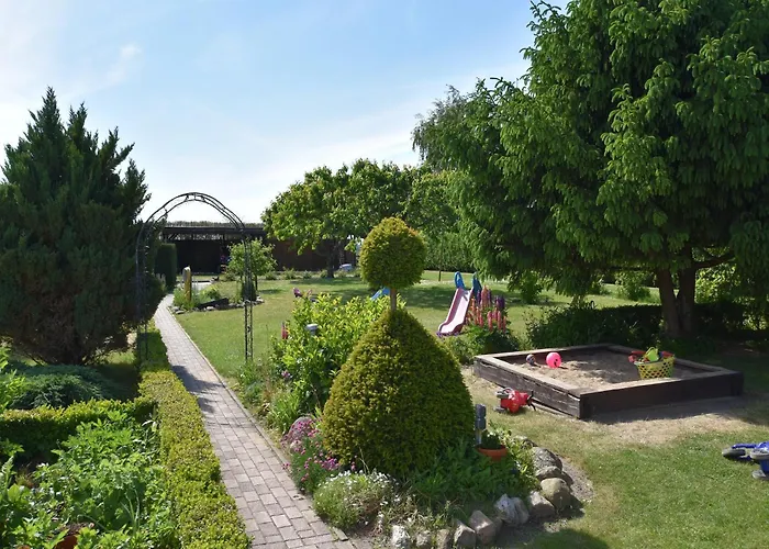 Schoene Mit Garten In Robertsdorf, Cleaning Included